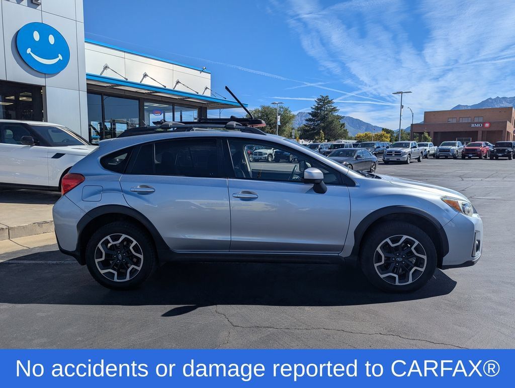 Used 2017 Subaru Crosstrek 2.0i Premium w/ Moonroof Package AWD/4WD image 2