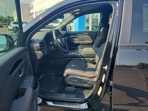 New 2025 Honda Pilot Sport image 15