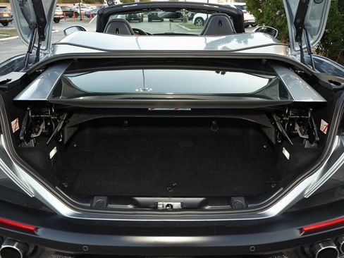 Used 2019 Ferrari Portofino image 27