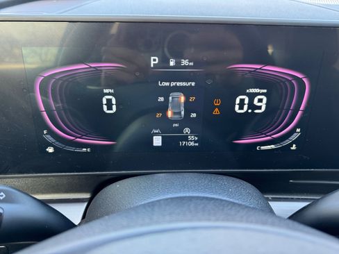 Used 2024 Kia Sportage EX image 16