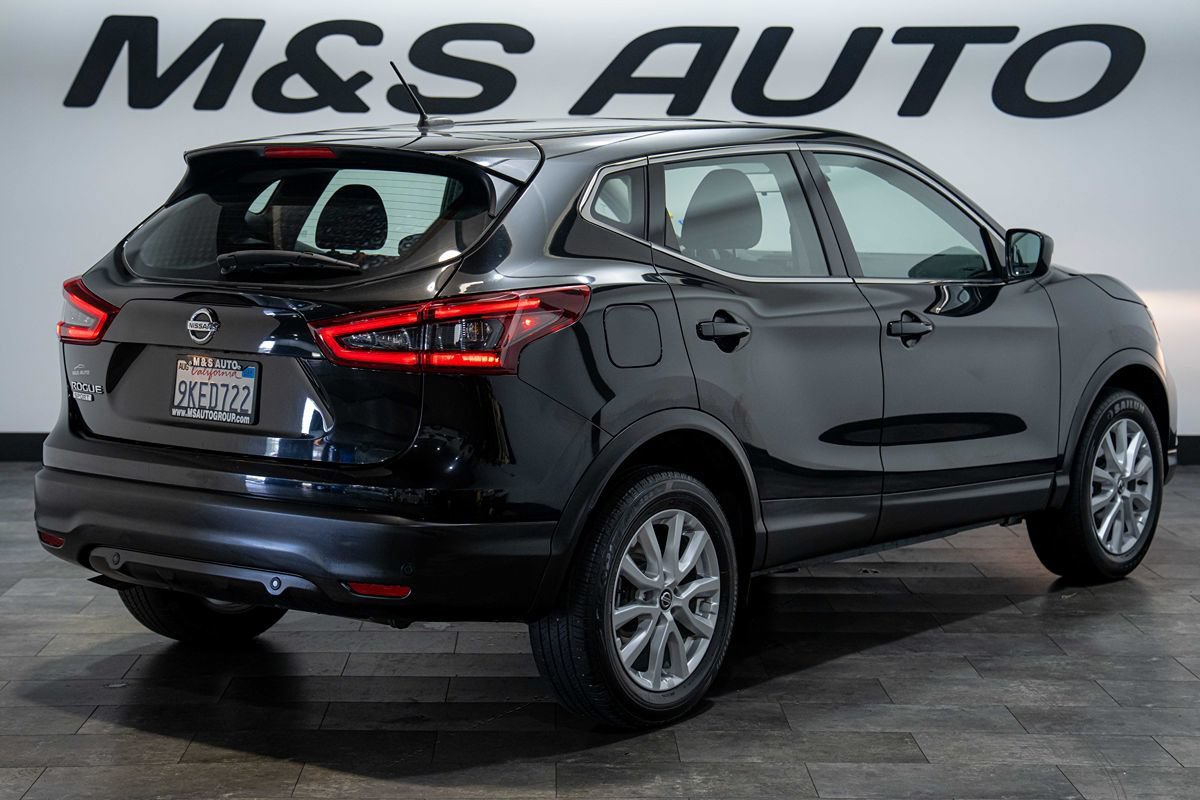Used 2022 Nissan Rogue Sport S FWD image 2
