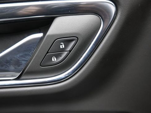 Used 2023 Chevrolet Suburban Z71 w/ Luxury Package image 20