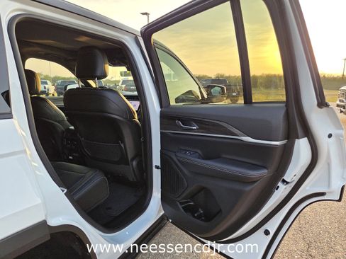 New 2025 Jeep Grand Cherokee Limited image 16