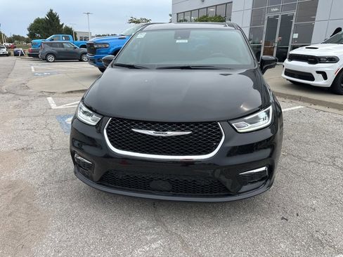 New 2026 Chrysler Pacifica Select image 10