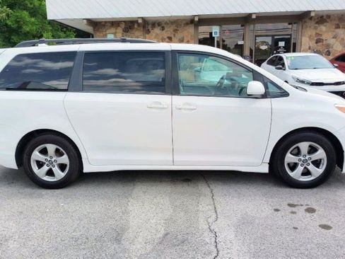 Used 2018 Toyota Sienna LE FWD image 6