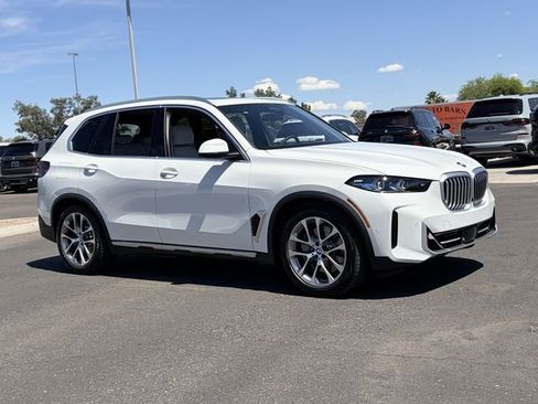 New 2026 BMW X5 xDrive50e w/ Premium Package AWD/4WD image 4