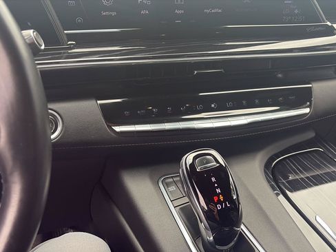Used 2023 Cadillac Escalade ESV Sport AWD/4WD image 19