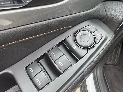 Used 2018 Chevrolet Traverse LT image 11