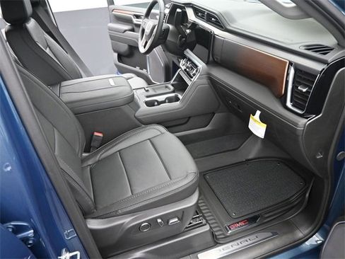 New 2025 GMC Sierra 2500 Denali w/ Denali Reserve Package image 17