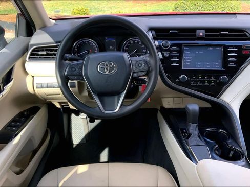 Used 2019 Toyota Camry LE image 6