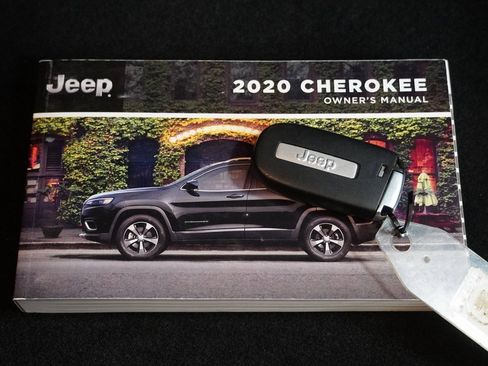 Used 2020 Jeep Cherokee Latitude Plus image 30