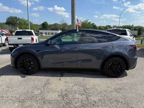 Used 2022 Tesla Model Y Long Range AWD/4WD image 8