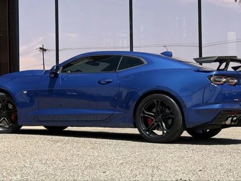 Used 2021 Chevrolet Camaro SS RWD image 6