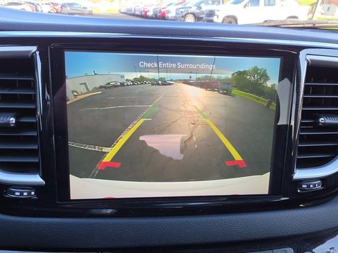 Used 2024 Chrysler Pacifica Touring-L FWD image 44
