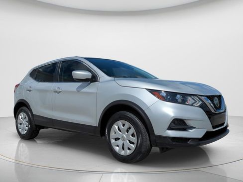 Used 2020 Nissan Rogue Sport S image 2