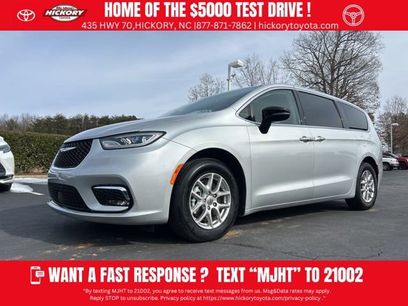 Used 2024 Chrysler Pacifica Touring-L