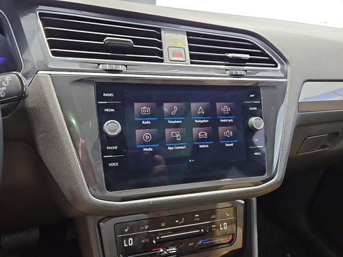 Used 2024 Volkswagen Tiguan SE w/ Panoramic Sunroof Package AWD/4WD image 34
