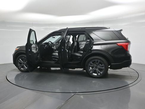 Certified 2022 Ford Explorer XLT w/ Equipment Group 202A image 32