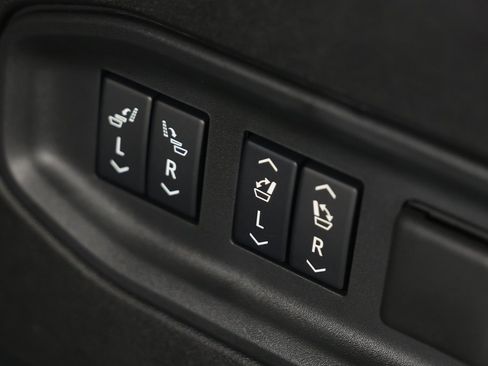 Used 2026 Cadillac Vistiq Sport image 14