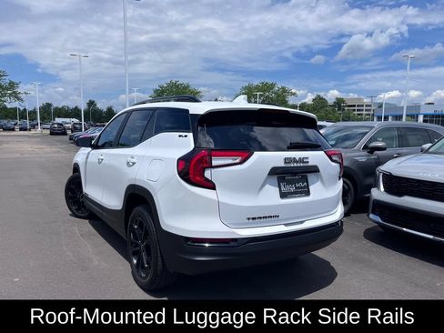 Used 2022 GMC Terrain SLE w/ Elevation Edition FWD image 5