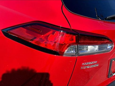 Used 2023 Toyota Corolla Cross LE image 28