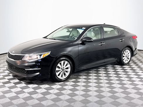 Used 2018 Kia Optima LX w/ 17" Alloy Wheels Package FWD image 39