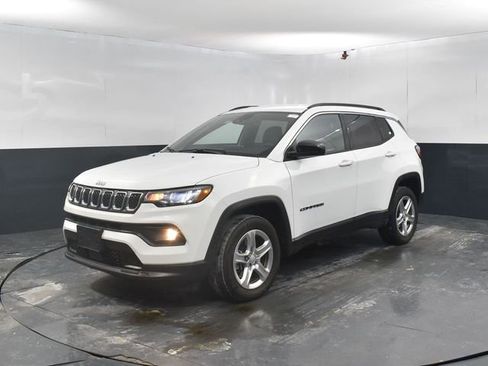 Used 2023 Jeep Compass Latitude image 4