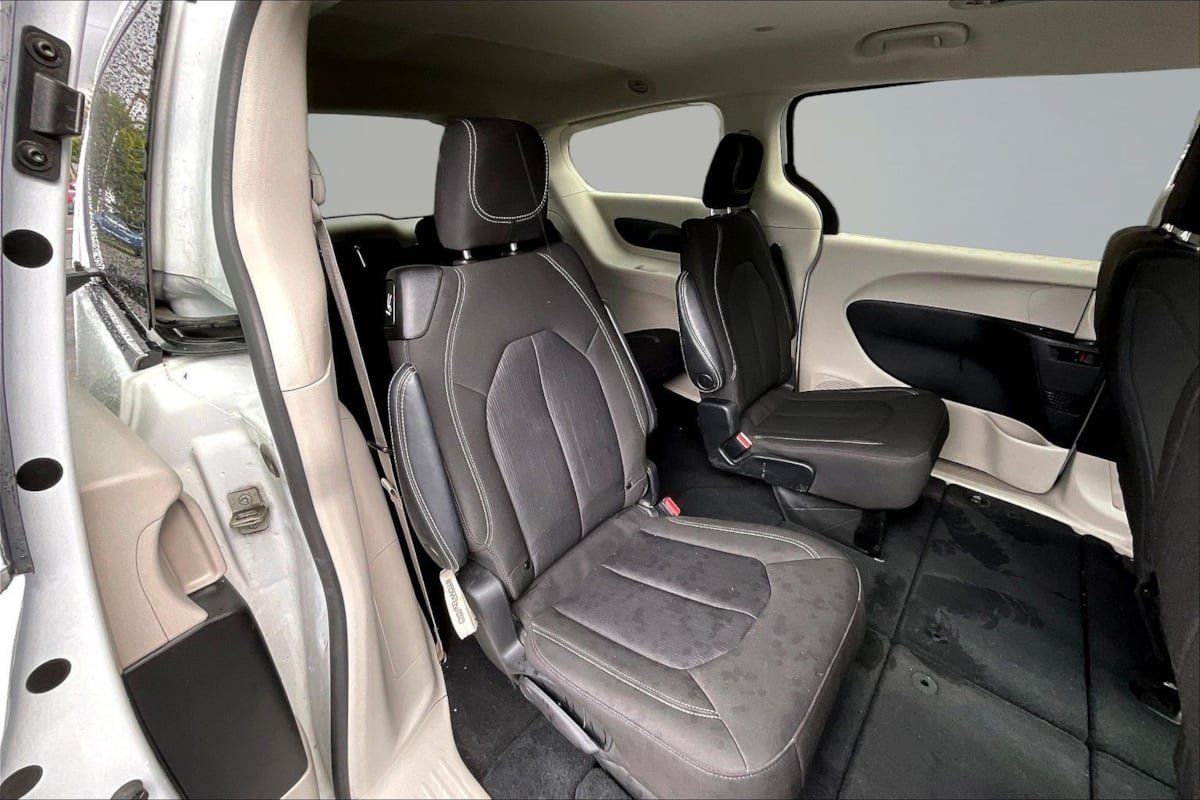Used 2023 Chrysler Voyager LX FWD image 27