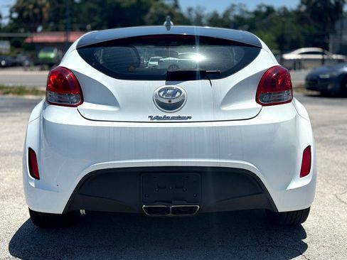 Used 2016 Hyundai Veloster image 4