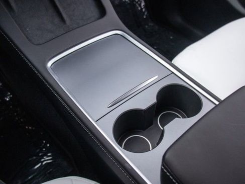 Used 2025 Tesla Model Y Long Range image 16