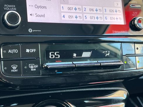 Certified 2022 Toyota Prius LE FWD image 20