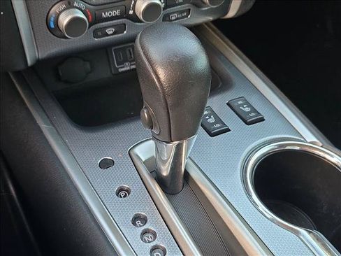 Used 2019 Nissan Pathfinder SL FWD image 11