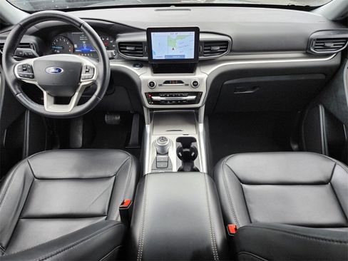 Used 2022 Ford Explorer XLT w/ Equipment Group 202A image 11