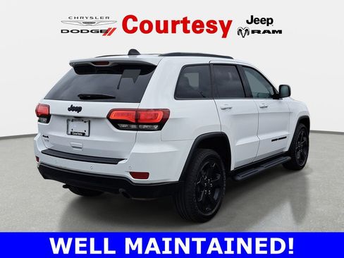 Used 2020 Jeep Grand Cherokee Laredo image 3