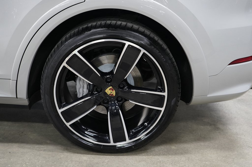 Used 2023 Porsche Cayenne Platinum Edition AWD/4WD image 30