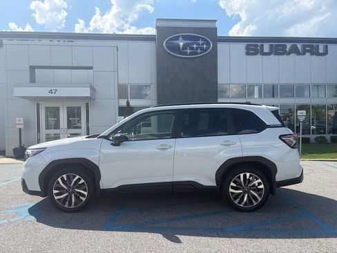 Used 2025 Subaru Forester Touring AWD/4WD image 2