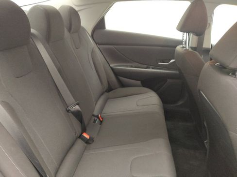 Used 2025 Hyundai Elantra SE FWD image 19