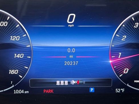 Used 2023 Mercedes-Benz GLC 300 4MATIC image 5