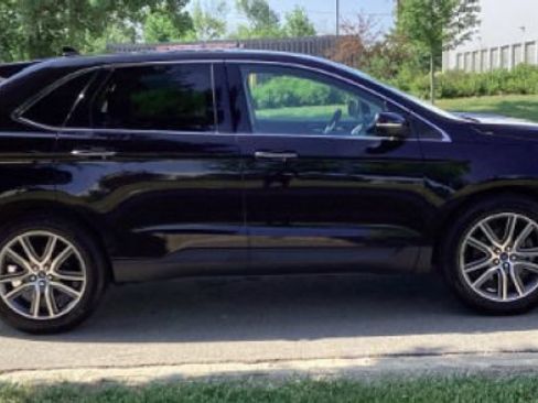 Used 2019 Ford Edge Titanium w/ Cold Weather Package AWD/4WD image 3