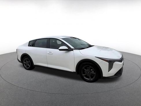 Used 2025 Kia K4 FWD image 2