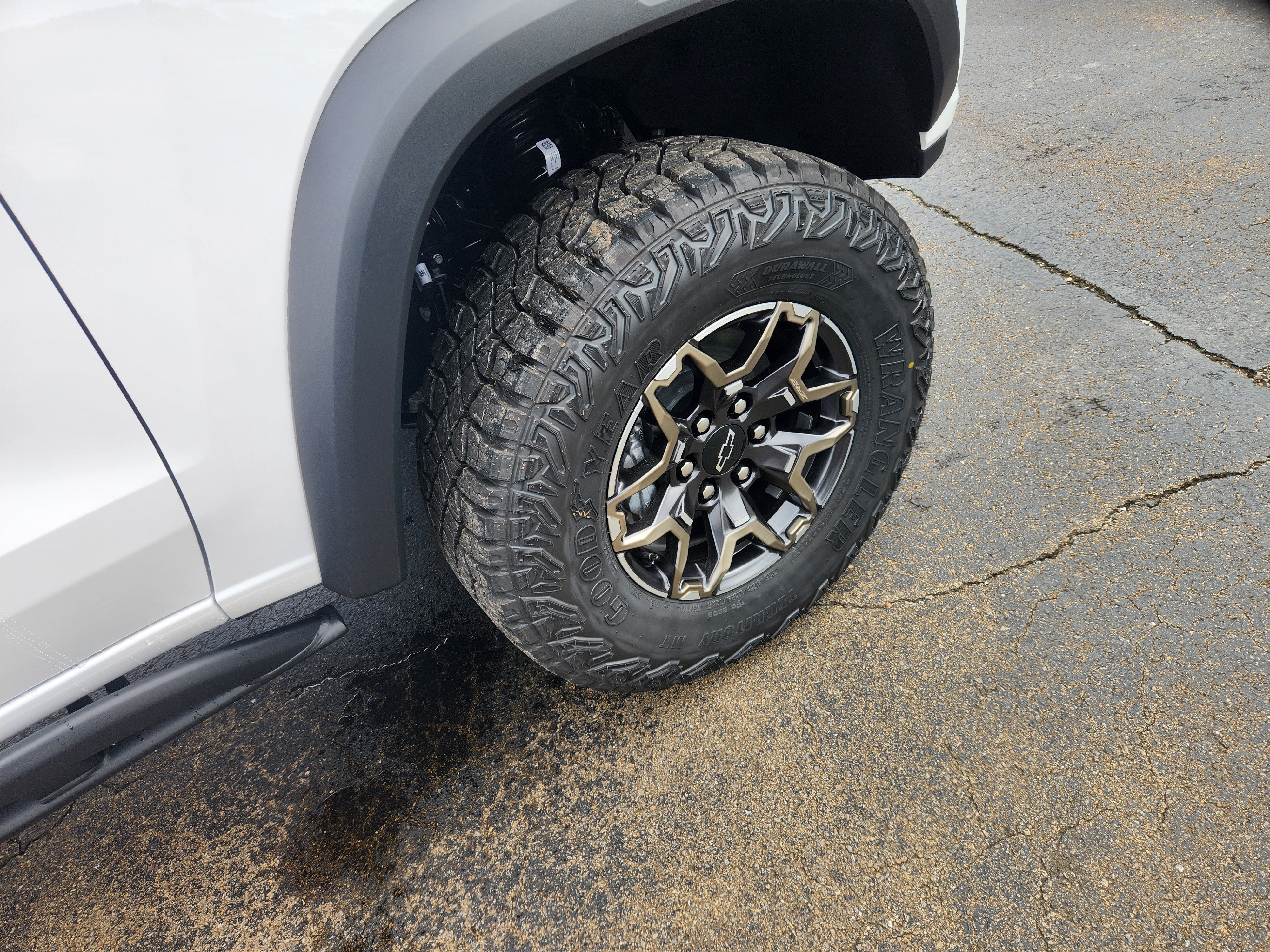 New 2026 Chevrolet Colorado ZR2 w/ Technology Package AWD/4WD image 23