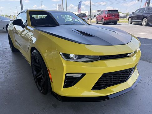 Used 2018 Chevrolet Camaro SS RWD image 5