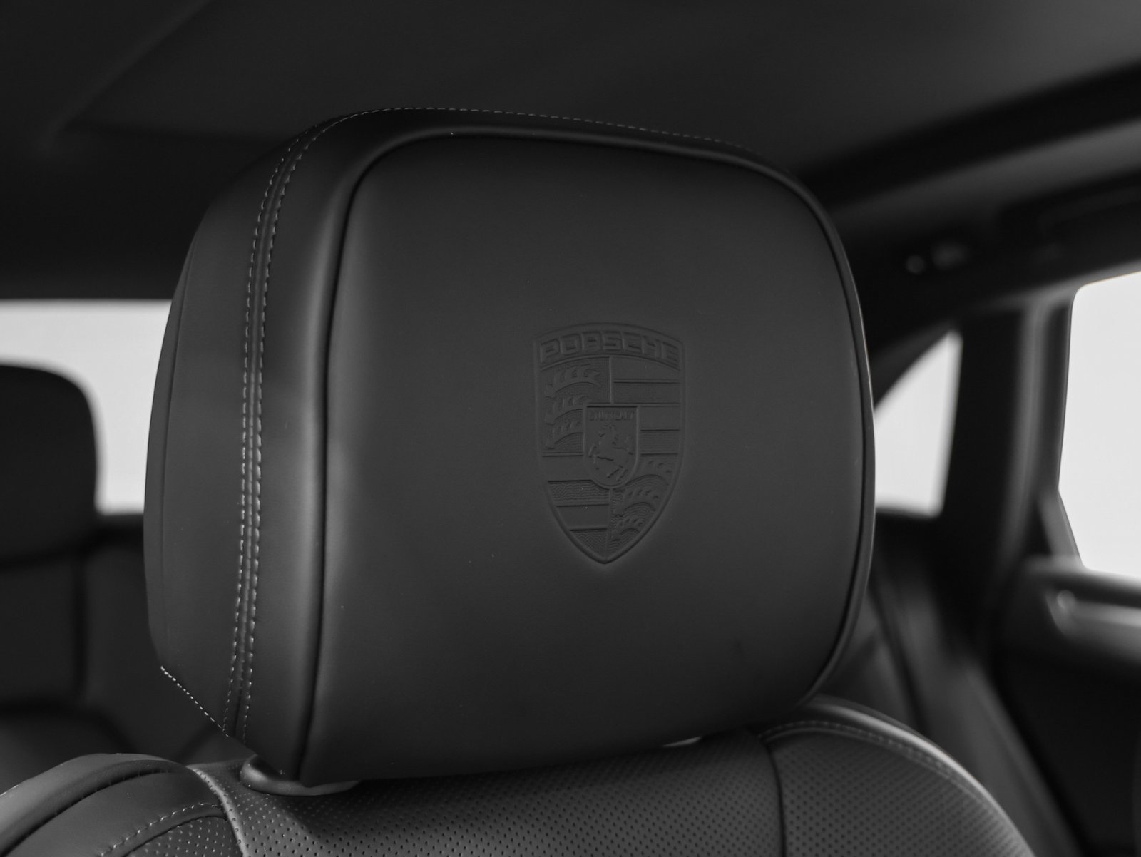 Certified 2026 Porsche Macan AWD/4WD image 24