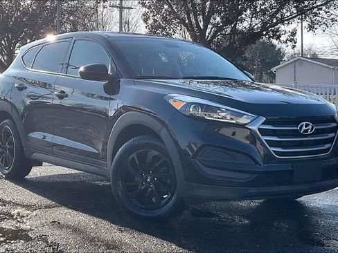 Used 2018 Hyundai Tucson SE image 1