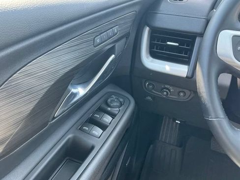 Used 2023 GMC Terrain SLT w/ Infotainment Package II FWD image 24
