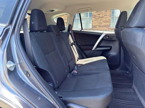 Used 2018 Toyota RAV4 LE FWD image 18