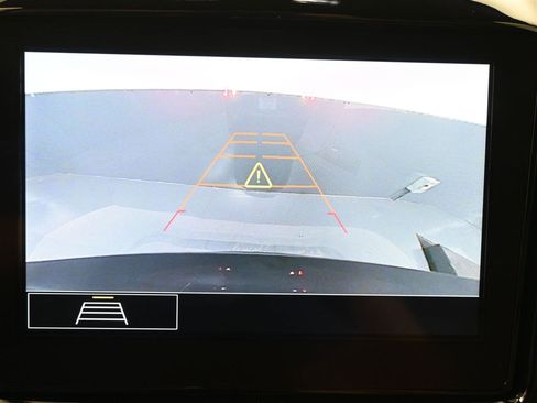 Used 2020 Chevrolet Traverse LT image 17