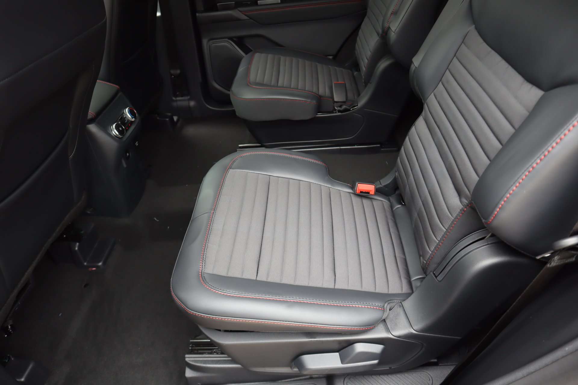 New 2027 Ford Explorer ST-Line w/ Premium Package AWD/4WD image 13