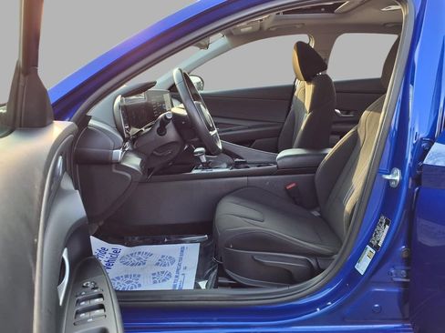 Used 2025 Hyundai Elantra SEL FWD image 22