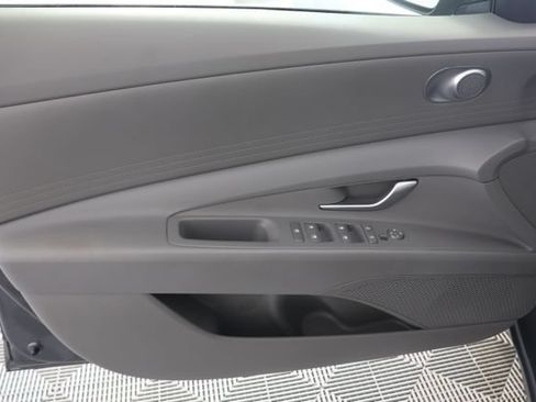 Certified 2024 Hyundai Elantra SE FWD image 23